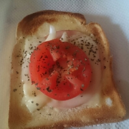 パン耳美味しいよね。普通の食パンだけどwトマト種を取り作った❤朝食にピッタリで栄養バランスもよくてオシャレ♪ご馳走さまでした(^-^)台風、気をつけてね。